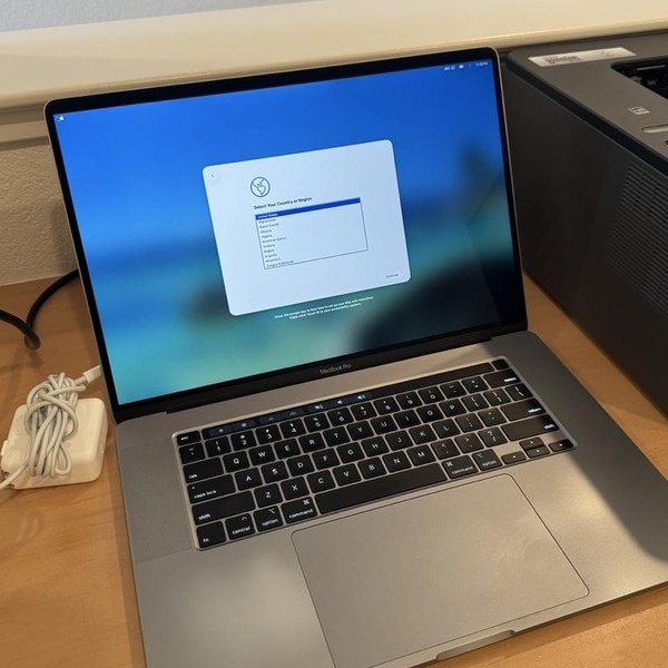 MacBook Pro 2019 - 16 inch - 1 TB, Gray, 32 GB, Intel Core i9