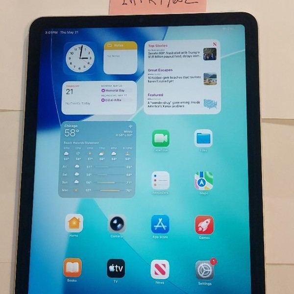Apple iPad Air (5th Gen) - Unlocked, 64 GB, Starlight, A2589