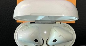 Used
													Apple AirPods 2nd Gen - Lightning Case, photo 1 of 6