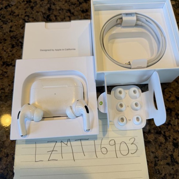 Apple AirPods Pro 2 - Lightning