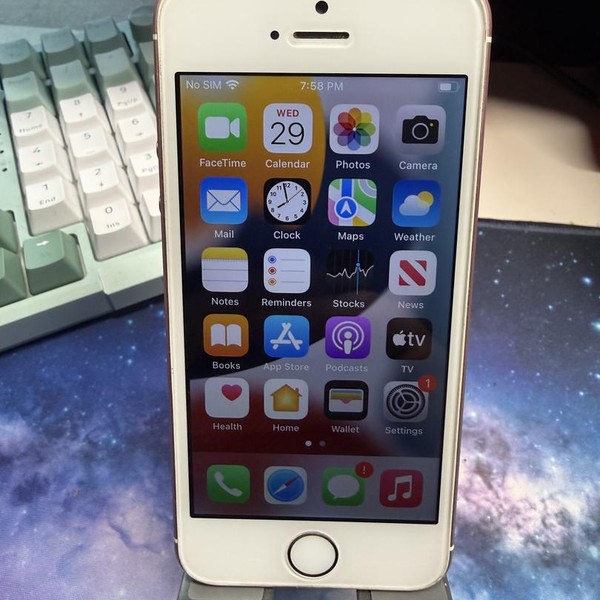 Apple iPhone SE 1st Gen 2016 - Unlocked, 64 GB, Rose Gold, A1662