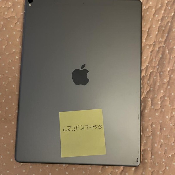 Apple iPad Pro 12.9 inch 2nd Gen 2017 - Unlocked, 64 GB, Gray