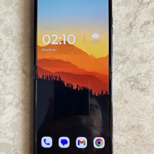 Motorola Razr (2024) - Unlocked, Gray, 256 GB, 8 GB