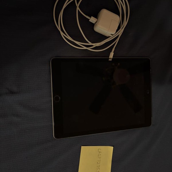 Apple iPad (5th Gen) - Verizon, 32 GB, Silver, A1823