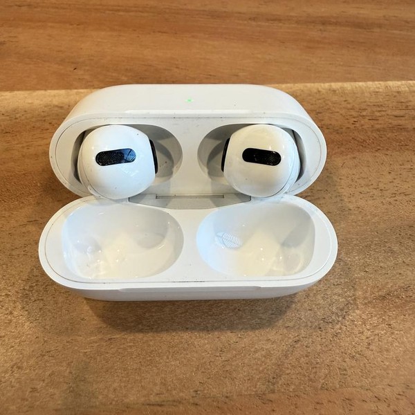 Apple AirPods Pro - MagSafe Case