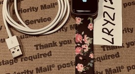 Mint
													Apple Watch Series 5 40mm - Unlocked, Gold, A2094 Cellular, Stainless Steel, photo 1 of 6