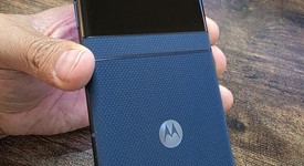 Mint
													Motorola Razr 2025 - Total by Verizon, Blue, 256 GB, 8 GB, photo 2 of 17