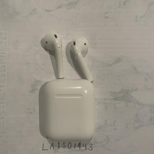Apple AirPods (2nd Gen) - Lightning Case