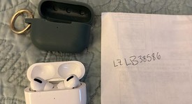 Used
													Apple AirPods Pro - Wireless Case, photo 1 of 3