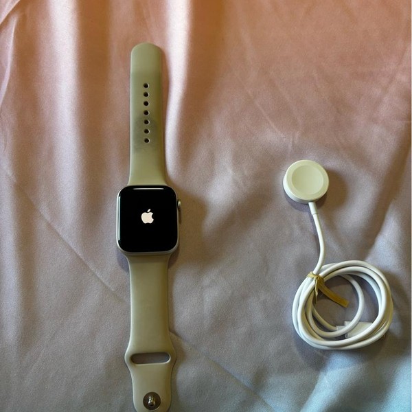 Apple Watch SE 2nd Gen 44mm - Starlight, A2723 - GPS, Aluminum