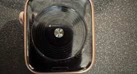 Good
													Apple Watch SE 1st Gen 44mm - Gold, A2352 - GPS, Aluminum, photo 4 of 8