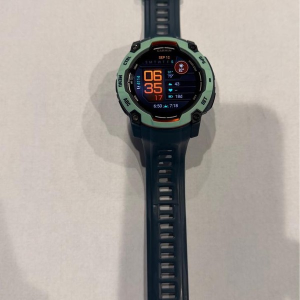 Garmin Instinct 3 - Neo Tropic, AMOLED