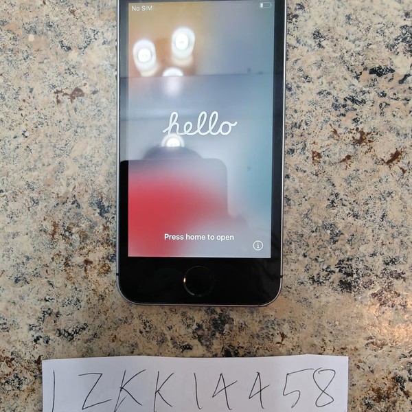 Apple iPhone SE 1st Gen 2016 - Unlocked, Grey, 64 GB, A1662