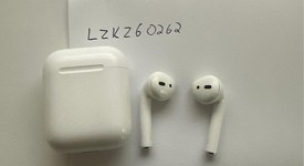 Used
													Apple AirPods 1st Gen - Lightning Case, photo 3 of 4
