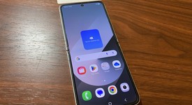 Good
													Samsung Galaxy Z Flip6 - Unlocked, White, 256 GB, 12 GB, SM-F741U1, photo 1 of 4