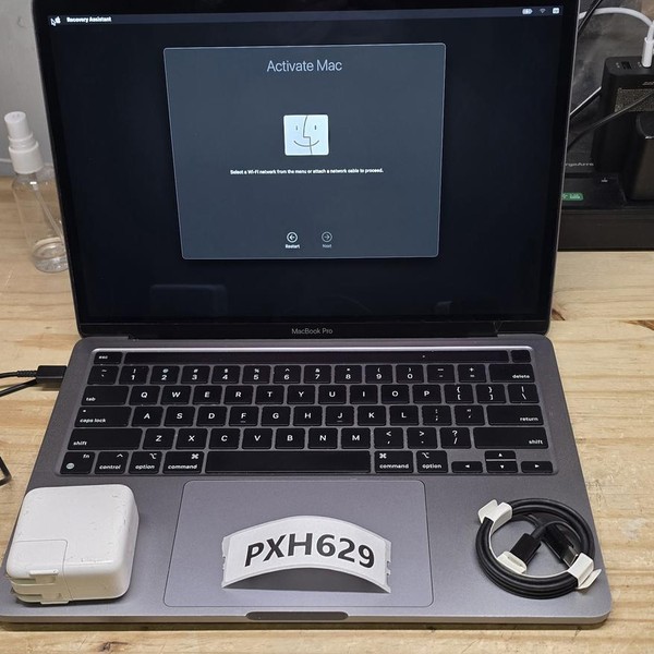 MacBook Pro 2020 - 13 inch - Apple M1, Silver, 256 GB, 16 GB