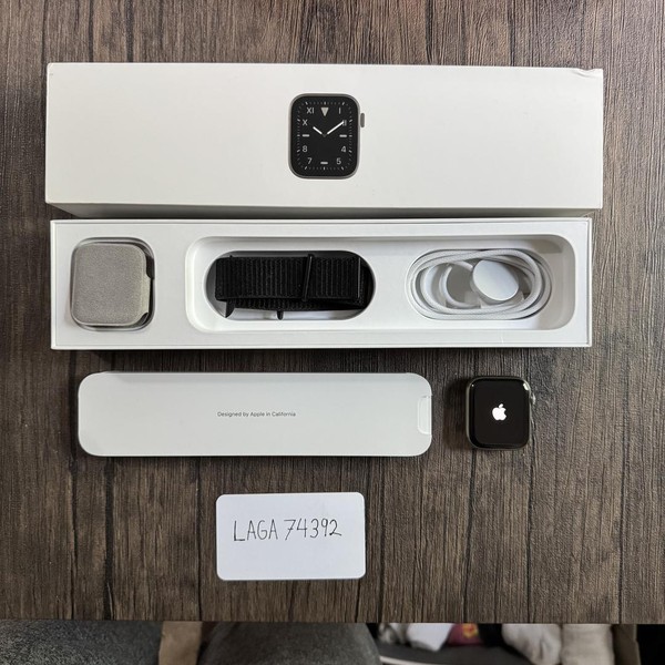 Apple Watch Series 5 44mm - Unlocked, Titanium, A2095 Cellular, Titanium