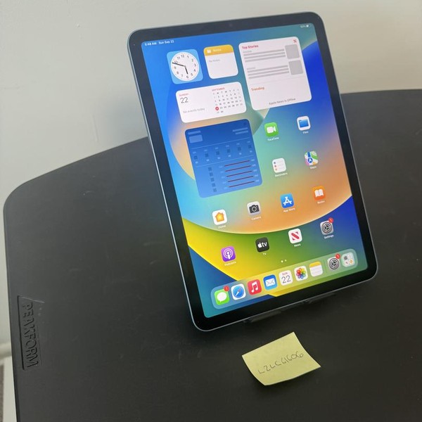 Apple iPad Air 5th Gen - Wi-Fi, 64 GB, Blue, A2588