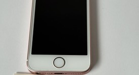 Mint
													Apple iPhone SE 1st Gen 2016 - Unlocked, Rose Gold, 64 GB, A1662, photo 2 of 7