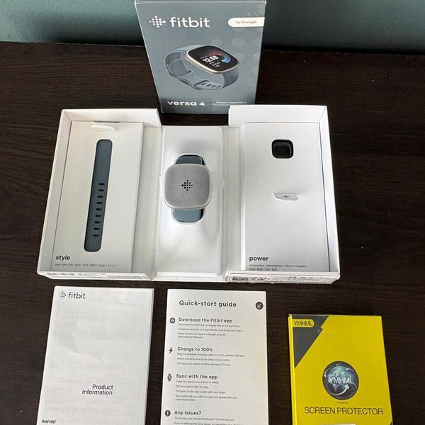 Fitbit Versa 4 - Platinum