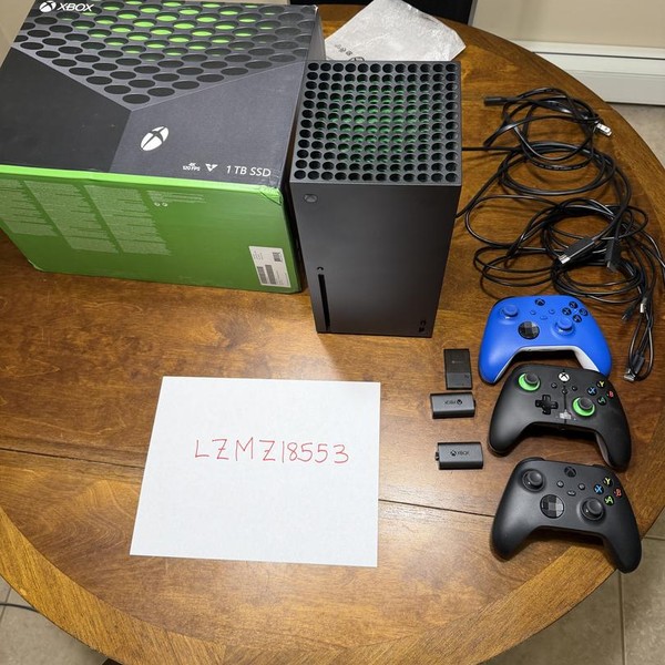 Xbox Series X (2020) - 1 TB, Black, standard