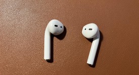 Used
													Apple AirPods 2nd Gen - Lightning Case, photo 5 of 11