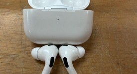 Used
													Apple AirPods Pro 2 - Lightning, photo 5 of 10