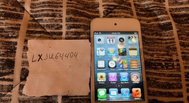 Good
													Apple iPod Touch 4th Gen - Wi-Fi, White, 32 GB, photo 1 of 3