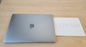 Good
													MacBook Pro 2017 (With Touch Bar) - 13" - I7, Gray, 512 GB, 16 GB, photo 2 of 32