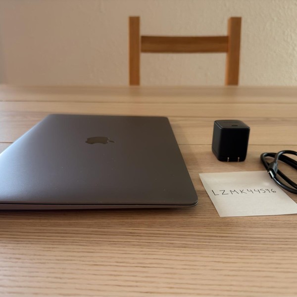 MacBook Air 2020 - 13 inch - 256 GB, Gray, 8 GB, Apple M1