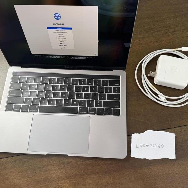 MacBook Pro 2019 - 13 inch - 256 GB, Gray, 16 GB, Intel Core i5