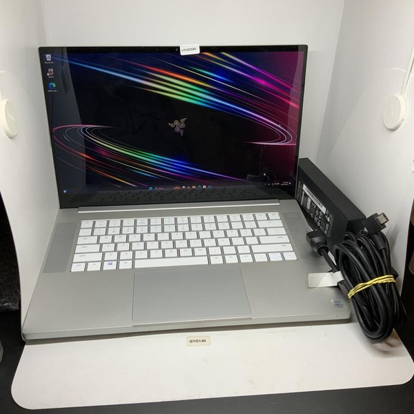 Razer Blade 15 inch 2020 - 512 GB, White, 16 GB, Intel Core i7, 4k, Base