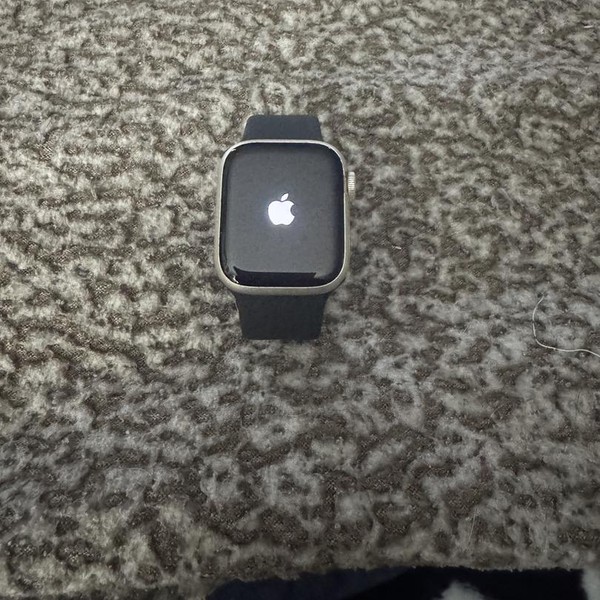 Apple Watch Series 8 41mm - Unlocked, Starlight, A2772 - Cellular, Aluminum