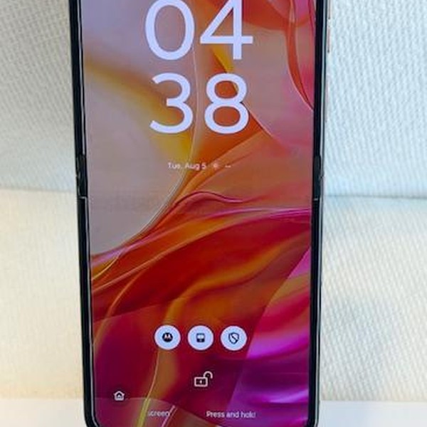 Motorola Razr Plus (2024) - Unlocked, Peach, 256 GB, 12 GB