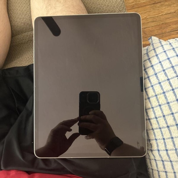 Apple iPad Air 13 inch (M2) 2024 - Unlocked, 128 GB, Starlight, A2899