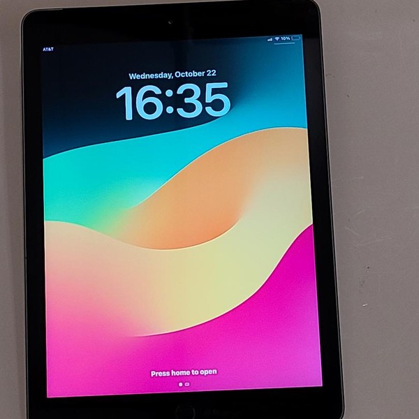 Apple iPad 6th Gen - Unlocked, 32 GB, Gray, A1954