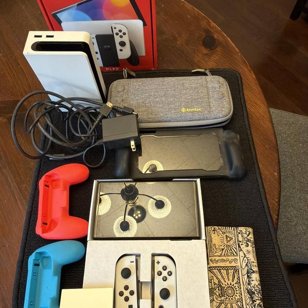 Nintendo Switch - OLED - 64 GB, White