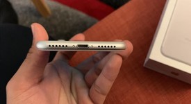 Mint
													Apple iPhone 7 - AT&T, Silver, 32 GB, A1660, photo 4 of 6