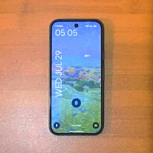 Google Pixel 10 - T-Mobile, 128 GB, Obsidian, GLBW0