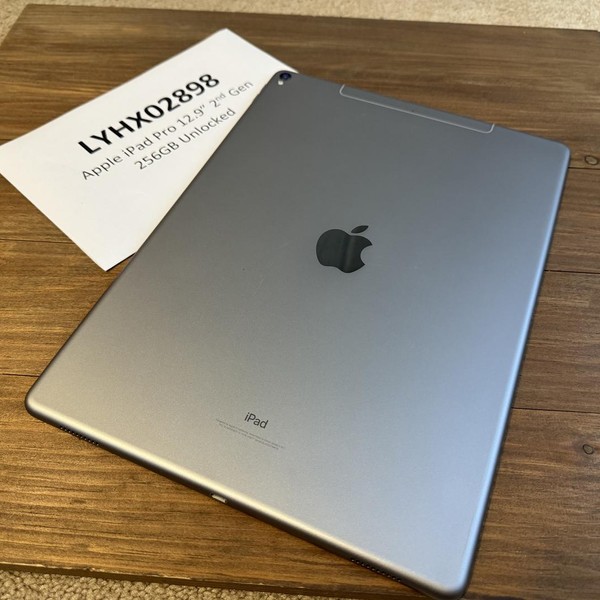 Apple iPad Pro 12.9 inch 2nd Gen 2017 - Unlocked, 256 GB, Gray