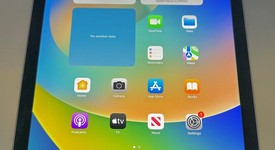 Good
													Apple iPad Pro 9.7" - Unlocked, Gray, 128 GB, A1674, photo 1 of 8