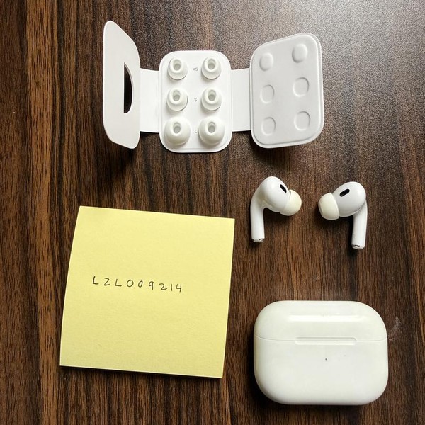 Apple AirPods Pro 2 - Lightning