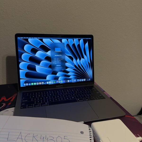 MacBook Pro 2019 - 13 inch - 128 GB, Gray, 8 GB, Intel Core i5