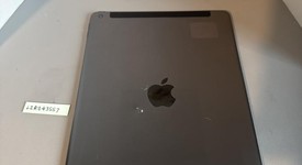 Fair
													Apple iPad 8th Gen - Unlocked, Gray, 32 GB, A2428, photo 3 of 5