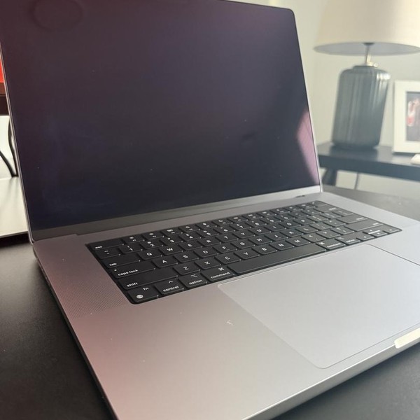 MacBook Pro 2021 - 16 inch - 1 TB, Silver, 16 GB, Apple M1 Pro 10-core