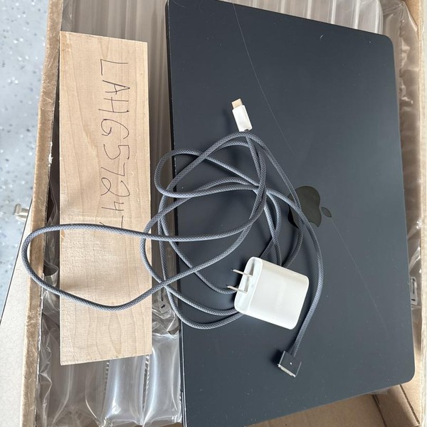MacBook Air 2023 (M2) - 15 inch - 512 GB, Midnight, 8 GB, Apple M2
