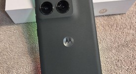 Mint
													Motorola Edge (2025) - Unlocked, 256 GB, photo 2 of 9