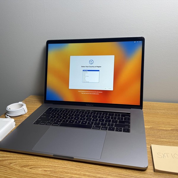 MacBook Pro 2017 (With Touch Bar) - 15 inch - 512 GB, Gray, 16 GB, Intel Core i7