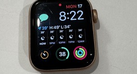 Good
													Apple Watch SE 1st Gen 40mm - Unlocked, Gold, A2353 - Cellular, Aluminum, photo 3 of 8