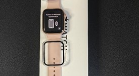 Mint
													Apple Watch SE 1st Gen 40mm - Unlocked, Gold, A2353 - Cellular, Aluminum, photo 2 of 5